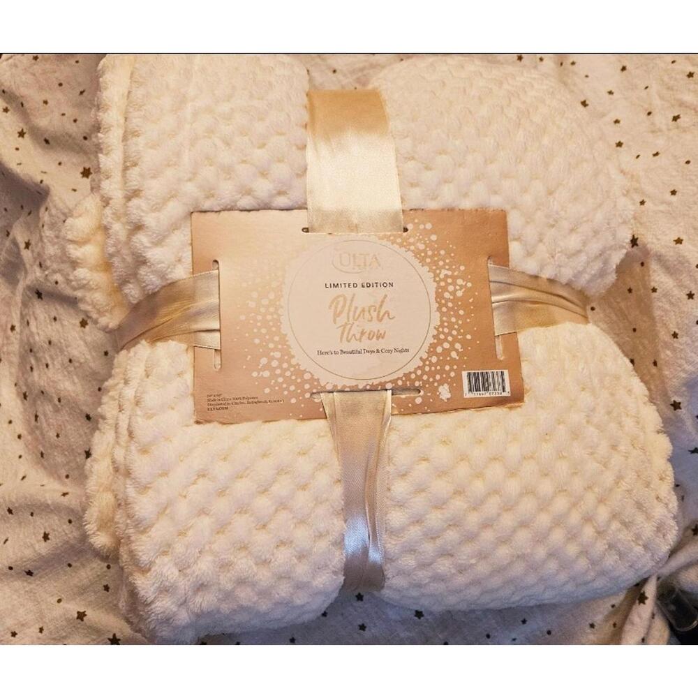 Ulta Sherpa THROW Blanket 50 X 60 Limited Edition BNNU - Picture 3 of 7